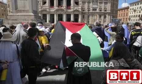 bendera-palestina-di-momen-pemakaman-paus-fransiskus