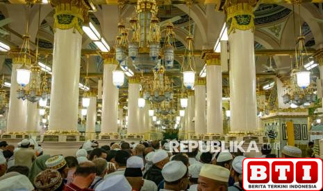 dalam-setahun-lebih-dari-13-juta-jamaah-sholat-di-raudhah