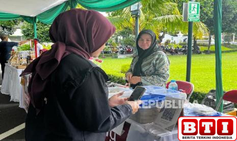 diprotes-presiden-as-donald-trump-qris-justru-mudahkan-transaksi-pelaku-umkm-yogya