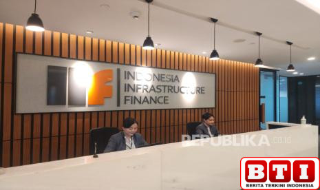 iif-bukukan-laba-bersih-rp-12251-miliar