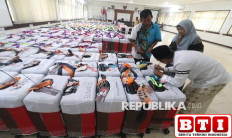 jelang-keberangkatan-jamaah-calon-haji-kediri-lakukan-pengumpulan-koper