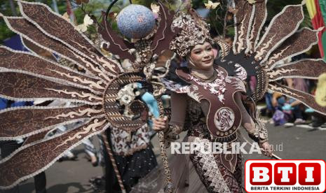 kemeriahan-kirab-budaya-hut-ke-59-kabupaten-batang