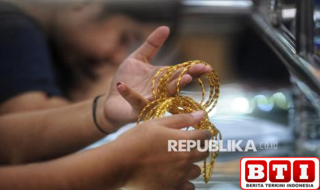 kenaikan-harga-emas-dinilai-sinyal-kekhawatiran-atas-kondisi-ekonomi-istana-berlebihan