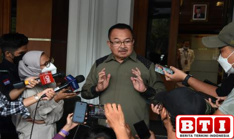 rhenald-kasali-mundur-dari-presiden-komisaris-pt-pos