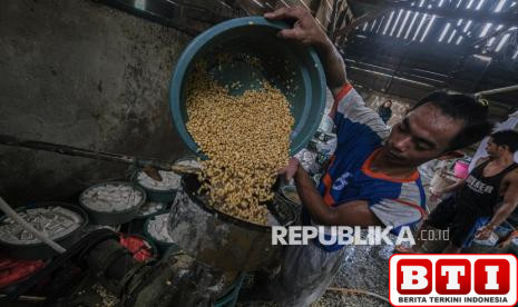 siasat-perajin-tahu-dan-tempe-hadapi-kenaikan-harga-kedelai-impor