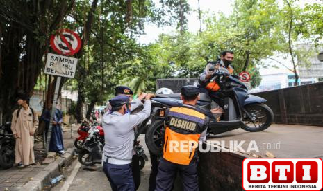 10-cctv-dipasang-untuk-sikat-parkir-liar-di-tanah-abang