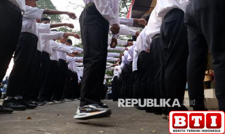 100-pelajar-depok-ikuti-pembinaan-karakter-di-barak-militer