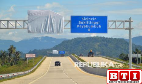 299271-kendaraan-lintasi-jtts-pada-libur-waisak-2025