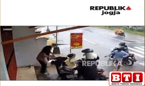 4-begal-rampas-motor-siswi-smk-di-lumajang-saat-berteduh-dari-hujan-videonya-viral