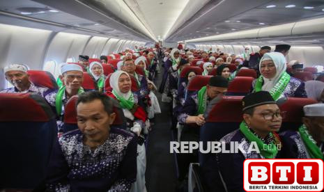 423-jamaah-calon-haji-kloter-pertama-kalsel-terbang-ke-madinah