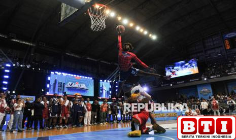 aksi-atraktif-pebasket-di-kontes-slamdunk-ibl-all-stars-2025