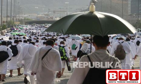 amirulhaj-indonesia-bertolak-ke-tanah-suci-ingatkan-jamaah-tak-keluar-tenda-di-arafah-karena-suhu-capai-50-derajat-1