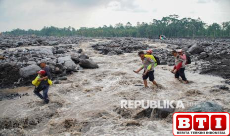 banjir-lahar-hujan-semeru-474-warga-lumajang-terisolasi