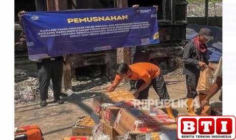 bea-cukai-bea-cukai-juanda-bakar-habis-barang-ilegal-senilai-miliaran