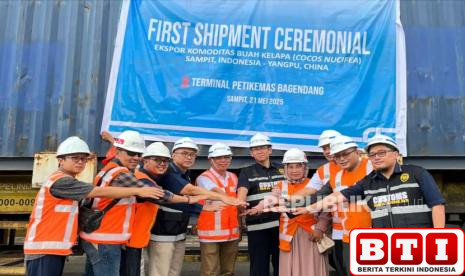 bea-cukai-dan-kemenkeu-satu-sampit-antar-ekspor-satu-kontainer-kelapa-ke-tiongkok