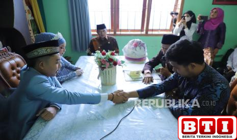 belasan-pasangan-ikuti-nikah-massal-di-kota-cimahi