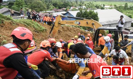 bencana-longsor-terjang-rumah-warga-di-samarinda