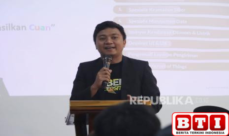 cyber-university-tanamkan-semangat-cuan-digital-di-pelepasan-siswa-angkatan-iv