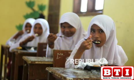 disdik-tasikmalaya-sebut-ada-400-orang-yang-diduga-keracunan-mbg-di-rajapolah