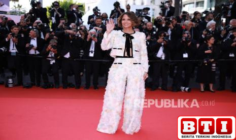 drama-gaun-di-cannes-2025-aktris-diusir-karena-terlalu-seksi