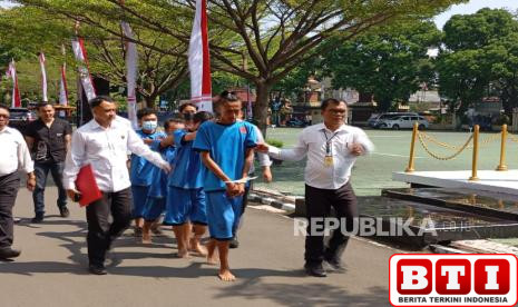 empat-orang-pelaku-anarkis-yang-rusak-mobil-polisi-di-bandung-ditangkap