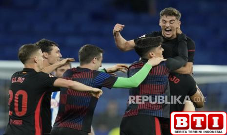 hansi-flick-puji-barcelona-luar-biasa-setelah-rebut-gelar-juara-la-liga-musim-ini