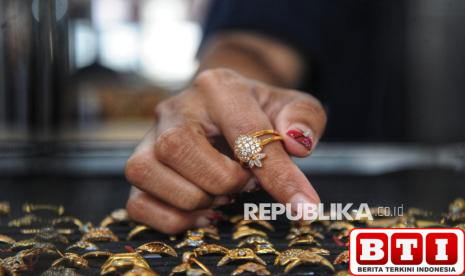 harga-emas-merosot-usai-as-china-sepakat-pangkas-penerapan-tarif