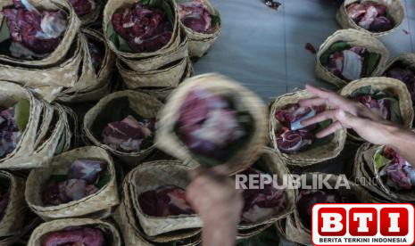 jagal-diberi-upah-dengan-daging-kurban-bolehkah