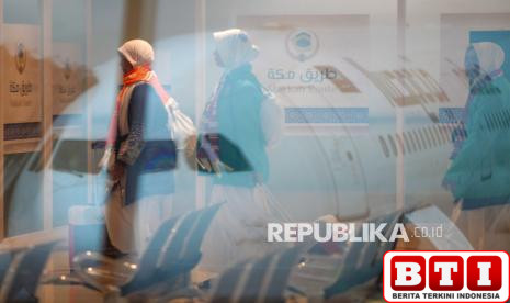 jamaah-calon-haji-kloter-pertama-embarkasi-surabaya-bertolak-ke-madinah