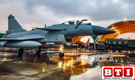 jet-tempur-j-10ce-sedot-perhatian-pengunjung-di-pameran-dirgantara-langkawi