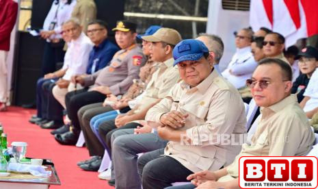 kelakar-prabowo-ke-kapolri-dan-panglima-tni-di-hari-buruh-sulit-diganti-karena-namanya