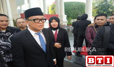 kemenaker-bakal-terbitkan-se-sanksi-perusahaan-tahan-ijazah-pegawai