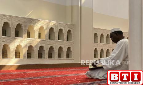 keutamaan-sholat-dan-jadwal-sholat-hari-ini-di-surabaya-18-mei-2025