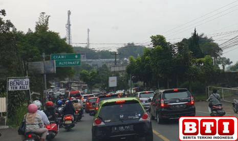 libur-akhir-pekan-arus-ke-bogor-di-puncak-pass-diatur-satu-arah