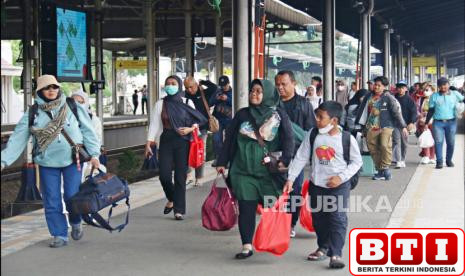 libur-panjang-kai-stasiun-cirebon-jadi-titik-terpadat-di-daop-3