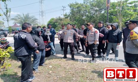 may-day-di-indramayu-polisi-dan-buruh-duduk-bersama