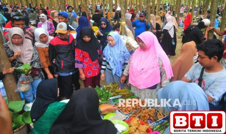 menikmati-kuliner-khas-tradisional-ditengah-hutan-jati-kudus
