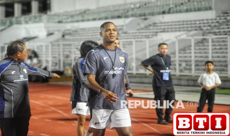 patrick-kluivert-cek-pemusatan-latihan-bali-united-jadi-tempat-timnas-berlatih-di-pulau-dewata