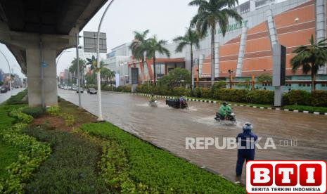 pemprov-jakarta-lakukan-pengerukan-sungai-cakung-lama-pramono-janji-tak-ada-penggusuran