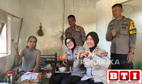 polres-indramayu-beri-bantuan-kepada-penyandang-disabilitas