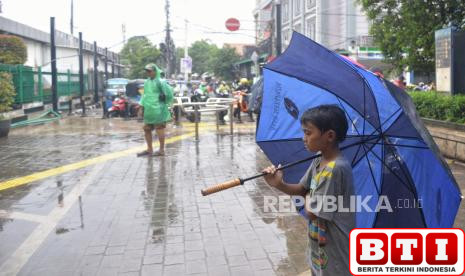 prakiraan-cuaca-besok-5-mei-2025-panas-di-kota-padang-dan-sekitarnya