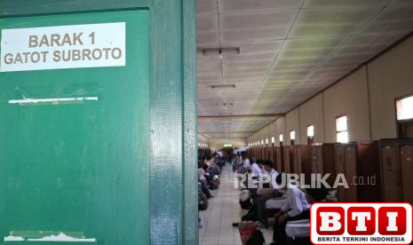 ratusan-siswa-smasmk-bermasalah-mulai-dikirim-ke-barak-militer-di-lembang