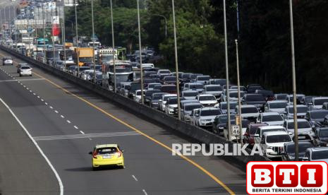 rekayasa-lawan-arah-di-ruas-tol-jagorawi-arah-puncak-dihentikan-one-way-arah-jakarta-diberlakukan