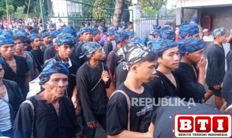 ribuan-warga-badui-gelar-perayaan-upacara-seba-di-kota-serang
