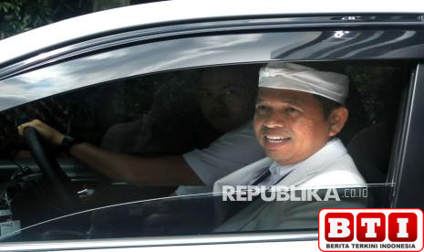 sejumlah-jurnalis-di-kabupaten-kuningan-gelar-aksi-pasang-spanduk-boikot-gubernur-konten