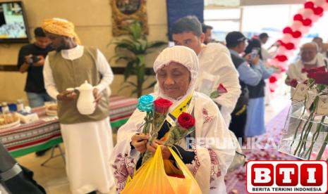 shalawat-badar-sambut-kedatangan-jamaah-haji-indonesia-jkg-01-di-makkah-1