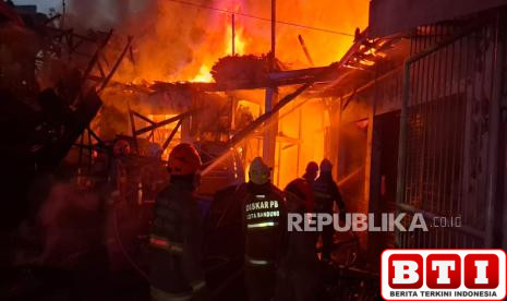 si-jago-merah-lalap-ruko-kerugian-capai-ratusan-juta