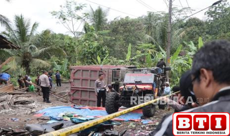 sopir-truk-yang-tabrak-angkot-di-purworejo-dirujuk-ke-rsup-dr-sardjito-begini-kondisinya