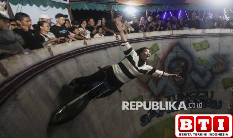 tarian-penantang-maut-srikandi-tong-setan