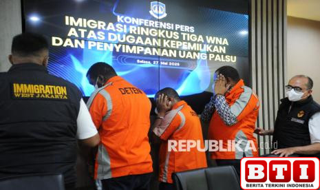 tiga-wna-ditangkap-terkait-kasus-uang-dolar-palsu